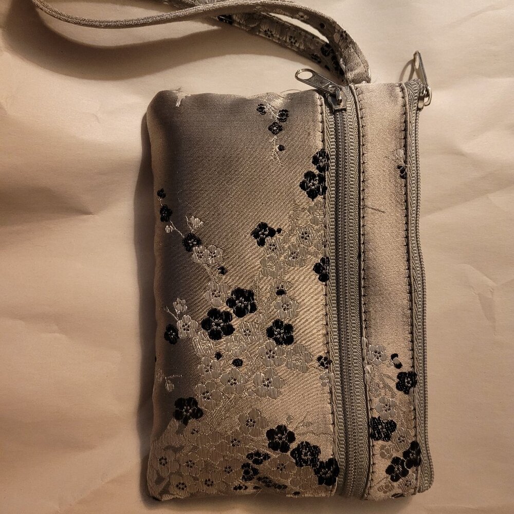 Gray wristlet by Red Blossom
